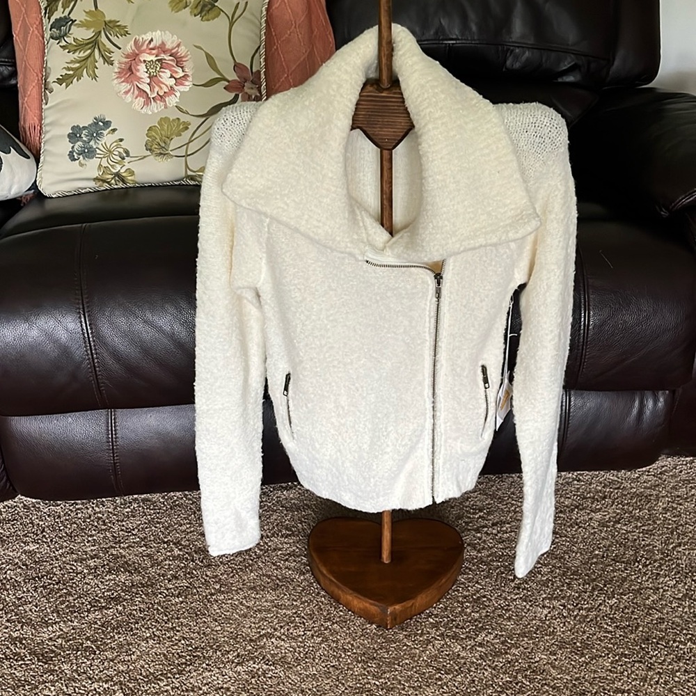 MODA international sweater